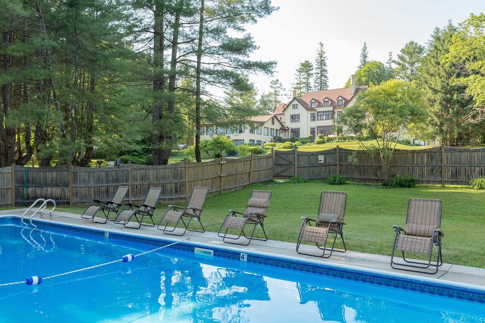 Seven Hills Inn 32/34