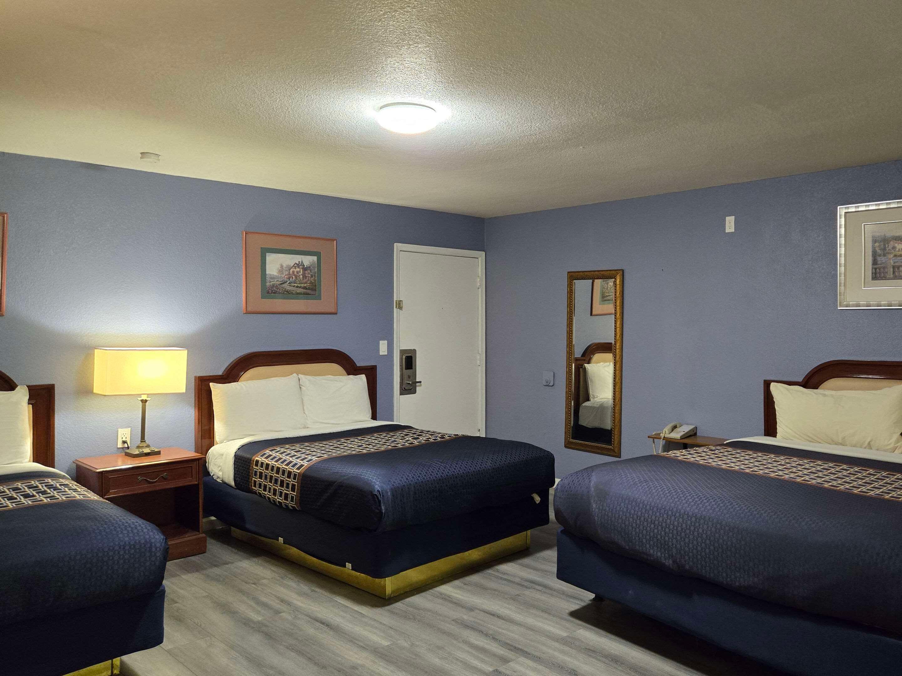 جناح، Rodeway Inn & Suites Blythe I-10, CA 2/3