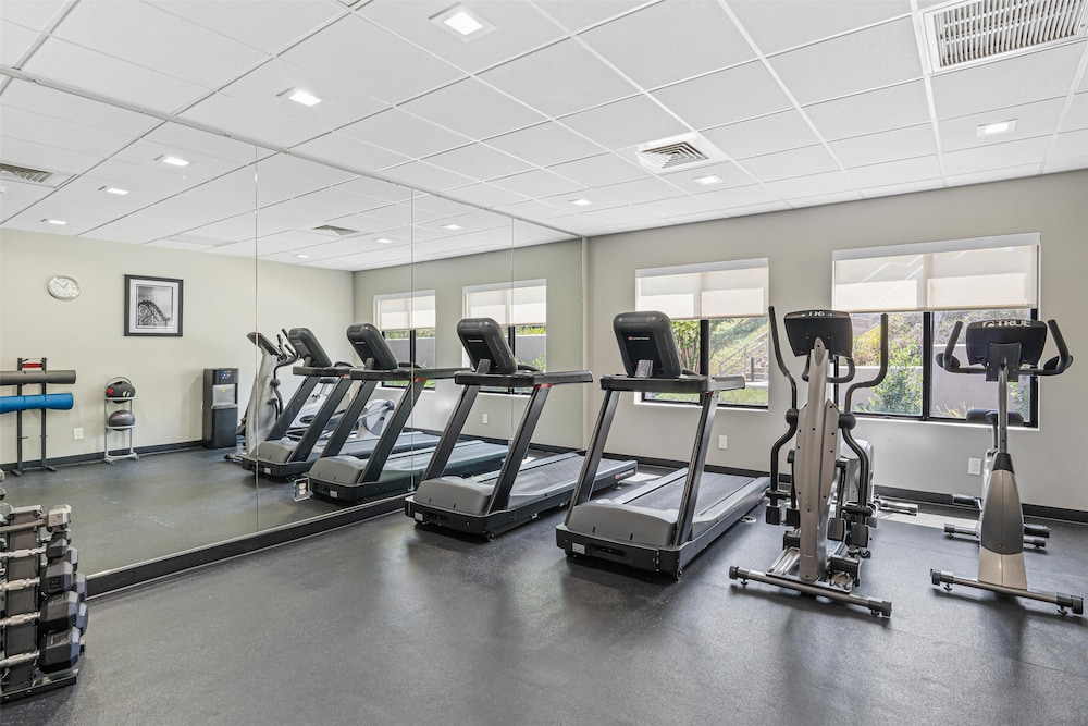 Best Western Valencia/Six Flags Inn & Suites 36/59