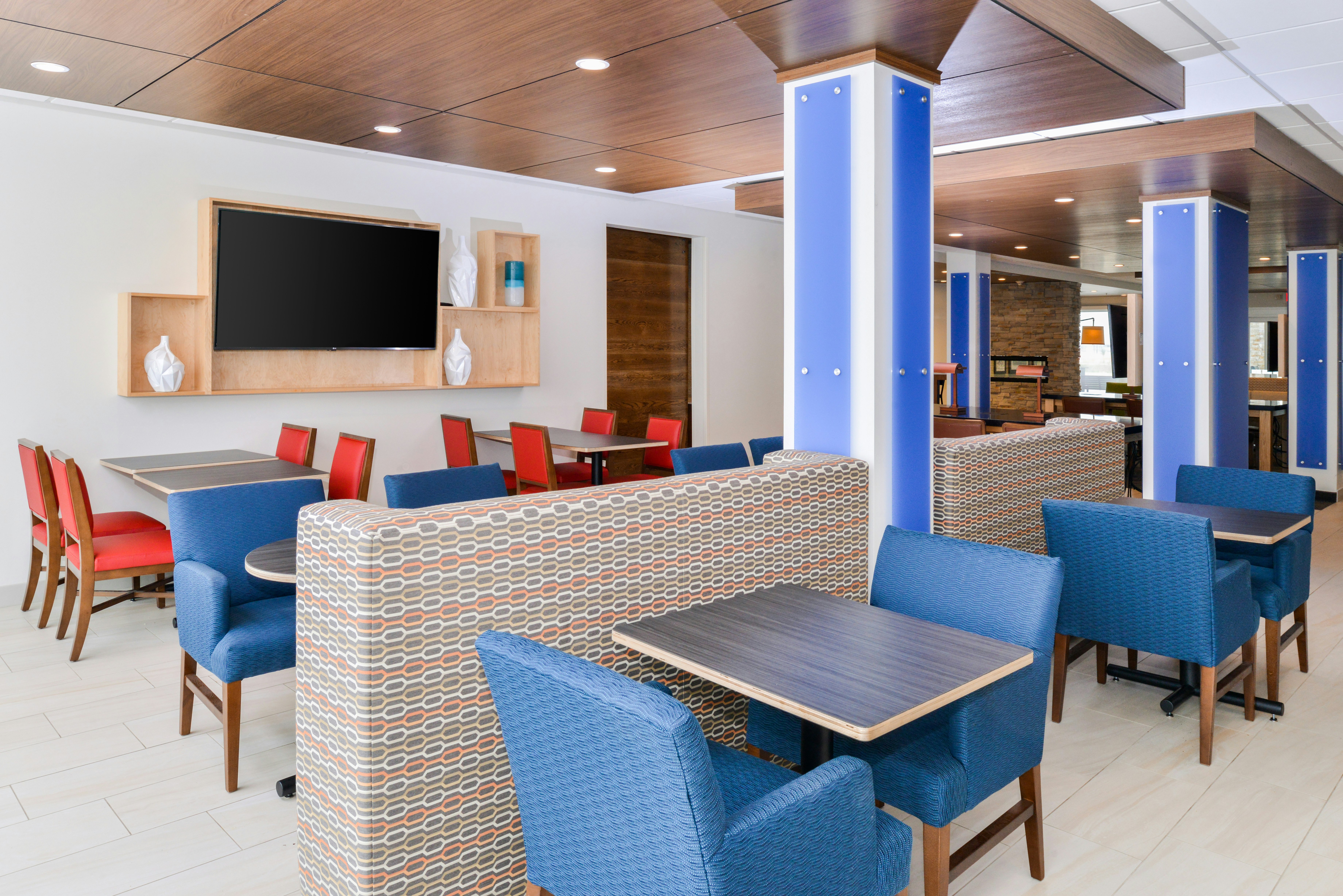 Holiday Inn Express Suites Ogallala 57/75