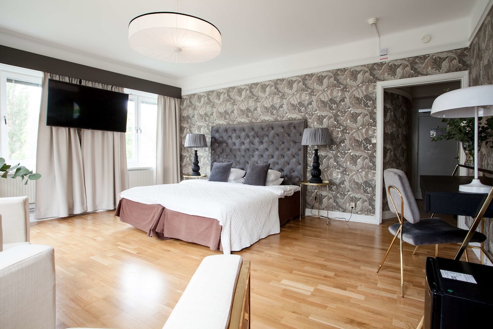 Centric Hotel 30/66