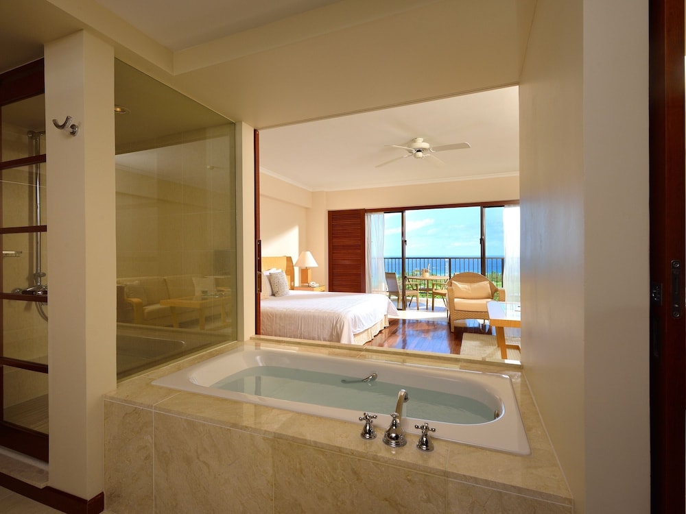 Club, Deluxe, King Bed, Adult Only