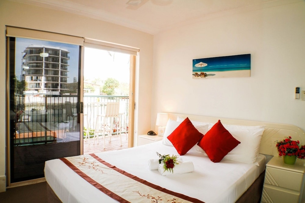 SURFERS RIVERSIDE APARTMENTS 5/43