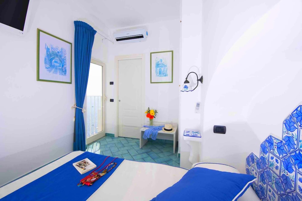 Hotel La Ninfa 49/61