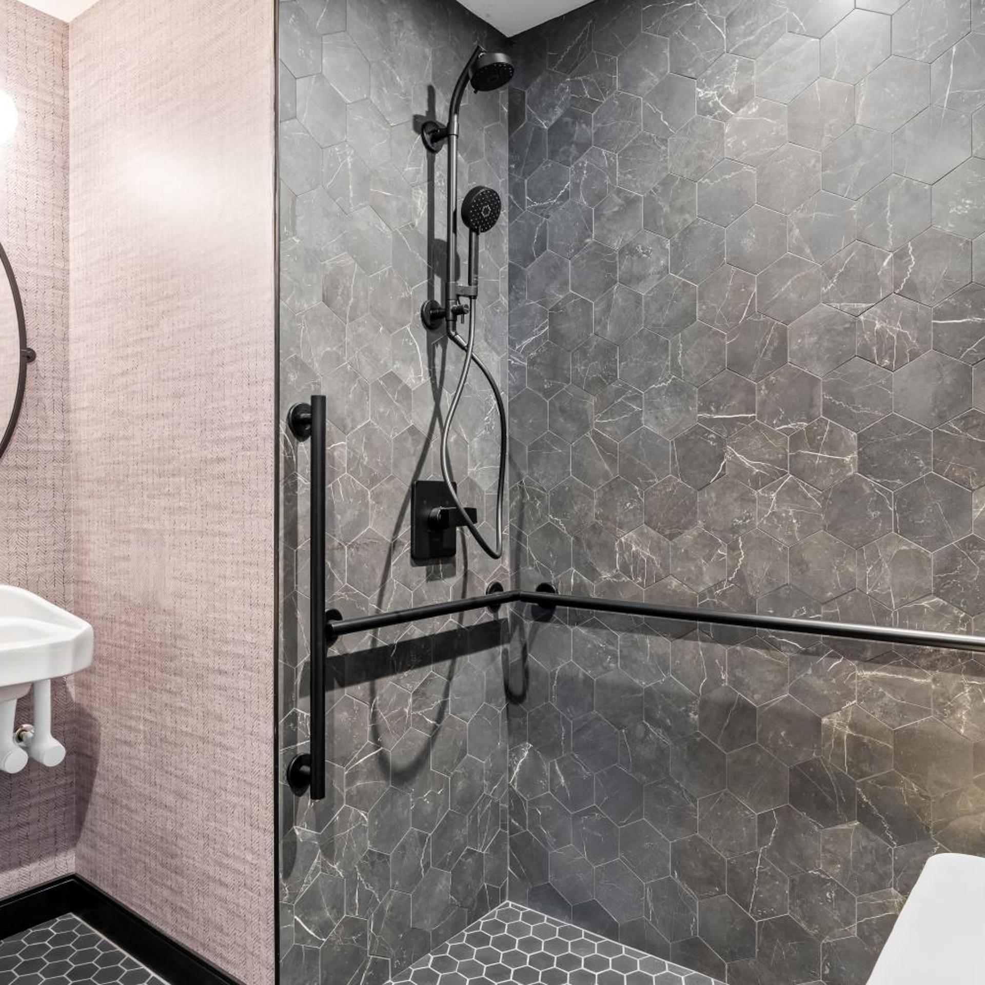 Beacon Suites Hotel 45/49