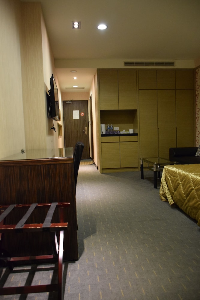 Home Full Hotel 33/43