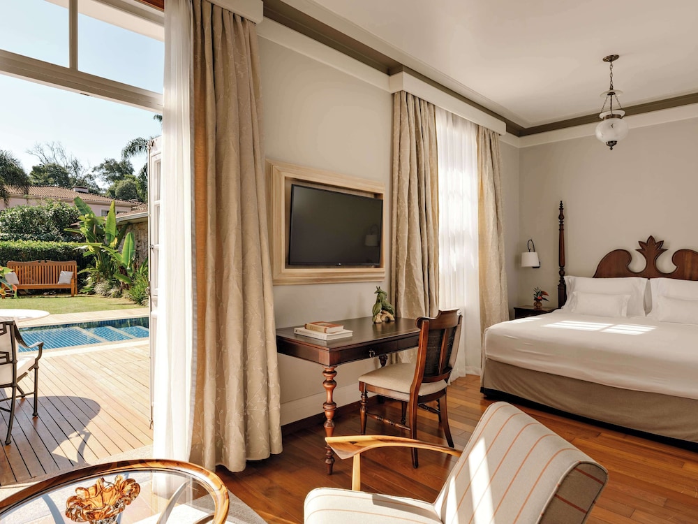 Pool, Junior Suite, Queen Bed