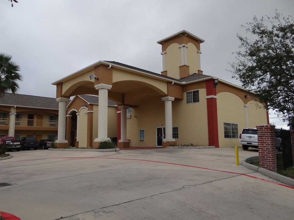 Regency Inn & Suites Baytown 53/62
