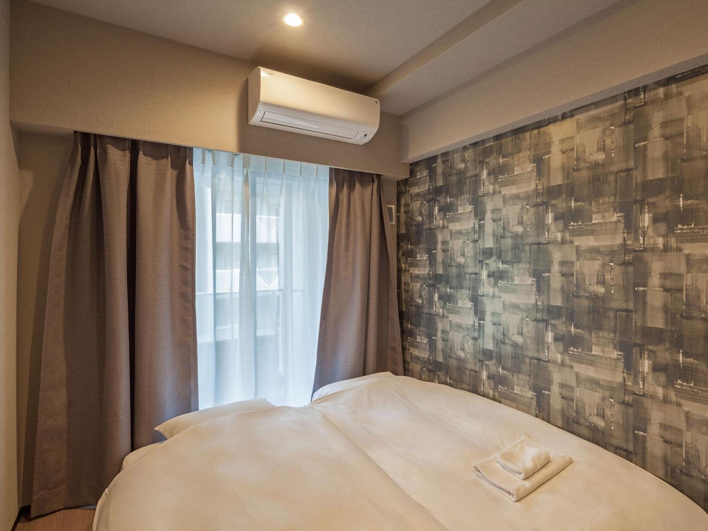 ROOM, TWIN BEDS