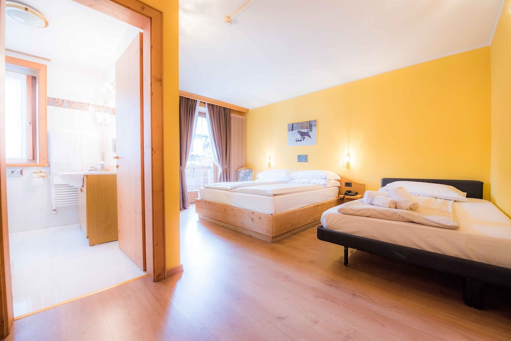 Angelica Hotel 24/64