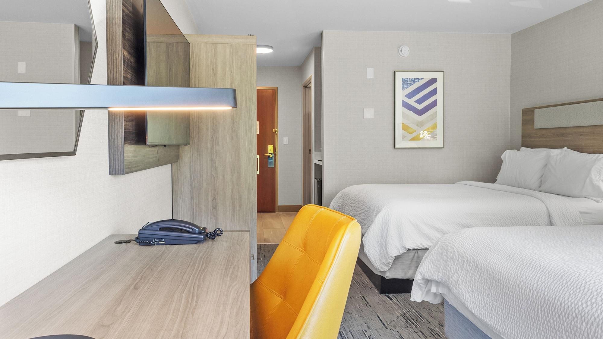 Suite, Multiple Beds، Holiday Inn Express Hotel And Suites Manchester Airport 4/10