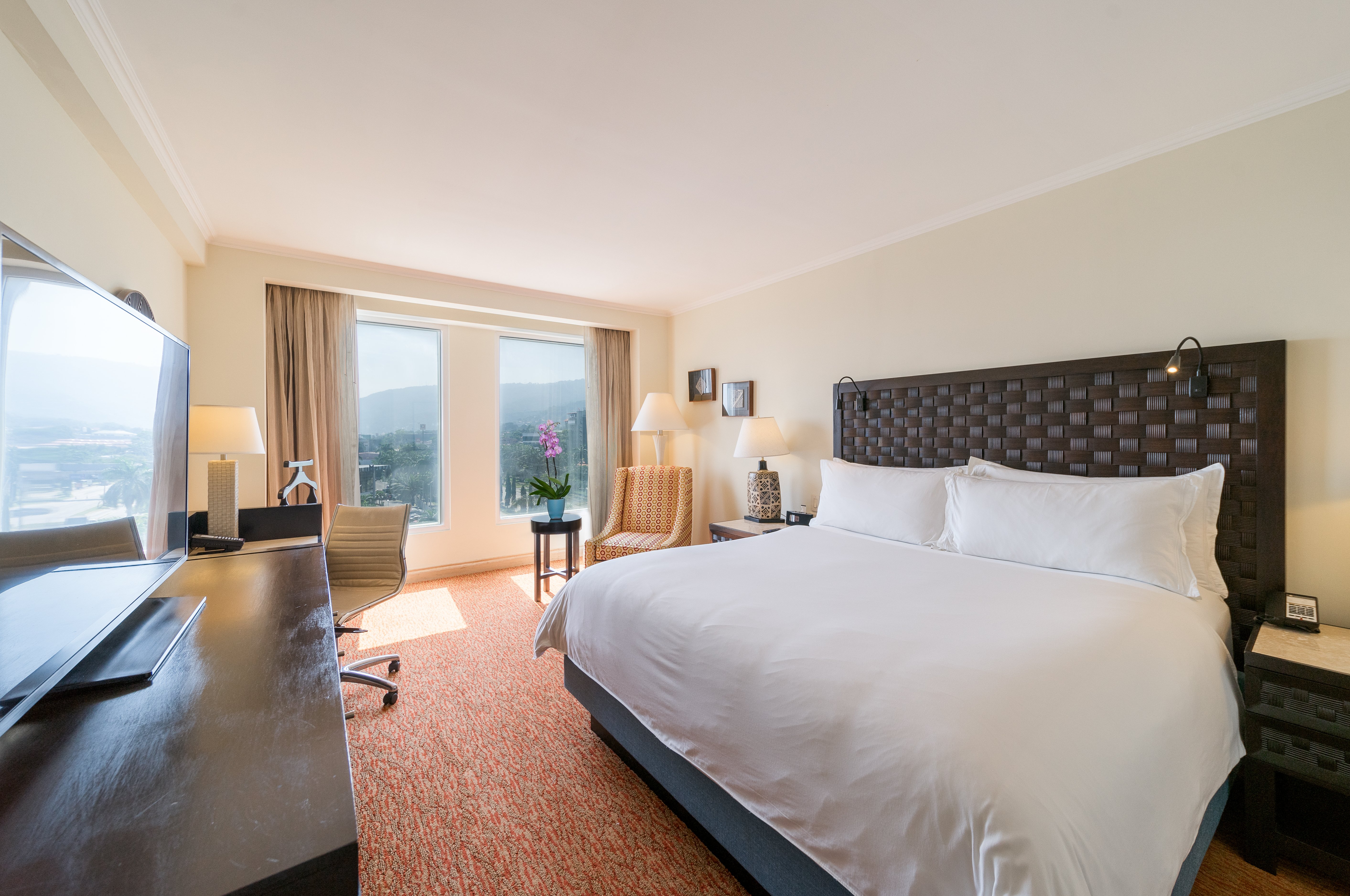 Classic, King Bed, Pool View