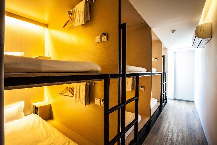 Private, Mixed Dorm, 8 Beds