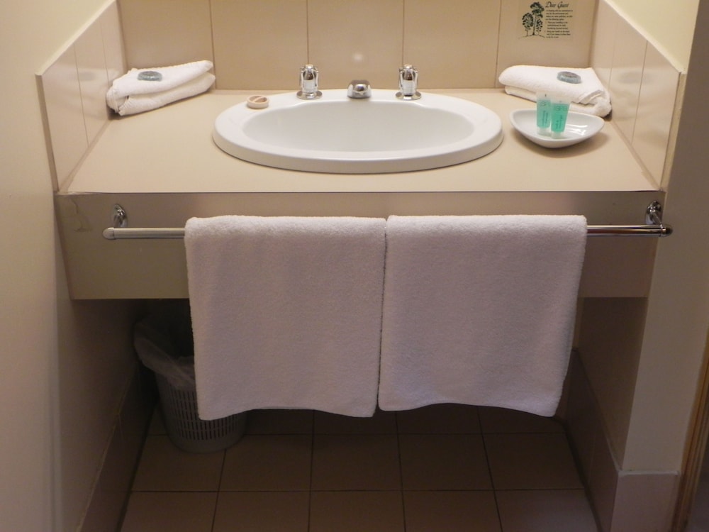 ST GEORGES MOTOR INN 13/35