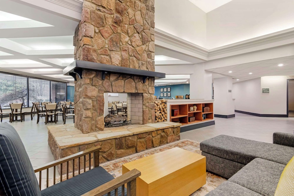 Country Inn and Suites By Radisson Atlanta Galleria/Ballpark GA 28/36