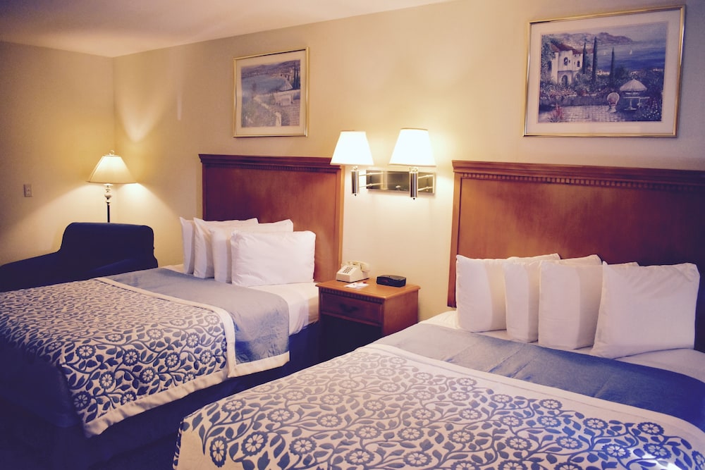 Days Inn by Wyndham Anaheim Near The Park 19/45
