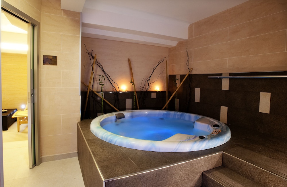 'A NUCIARA PARK HOTEL & WELLNESS CENTER 29/40