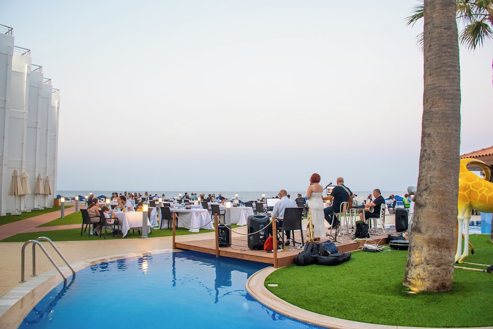 Mimoza Beach Hotel 40/45