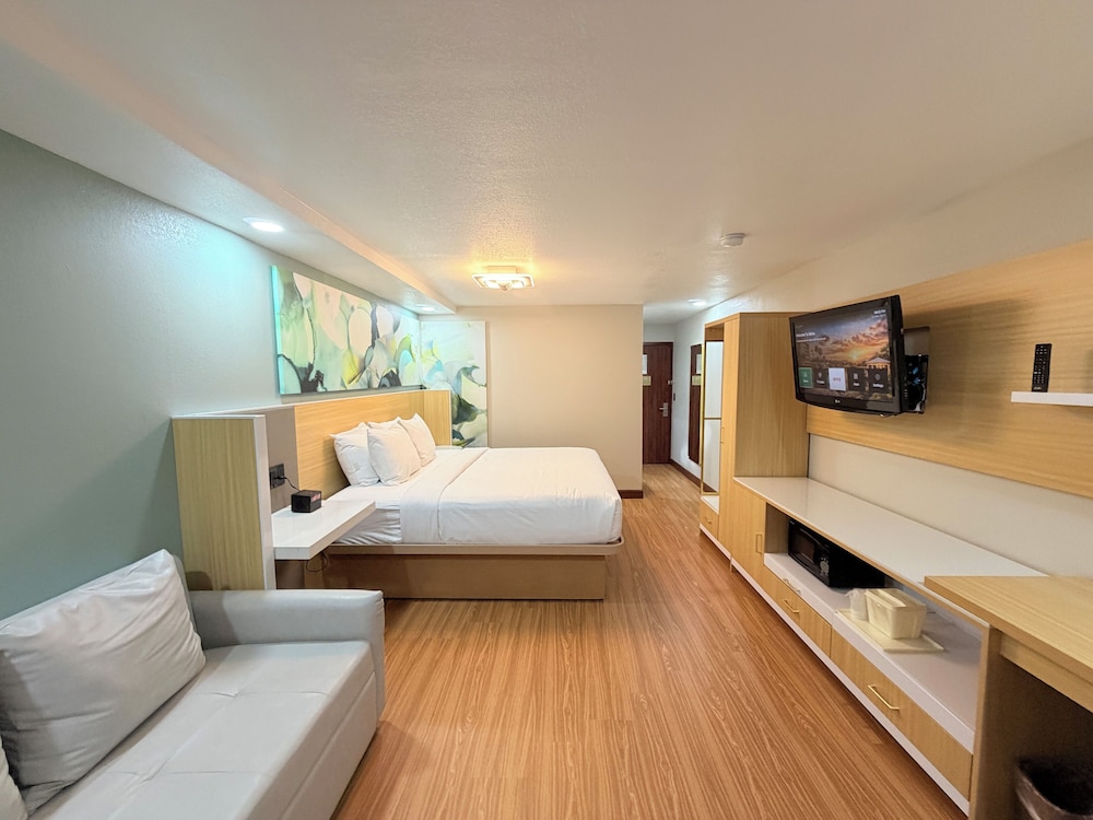جناح ديلوكس بسرير كينج، Wyndham Garden Salina Conference Center 7/10