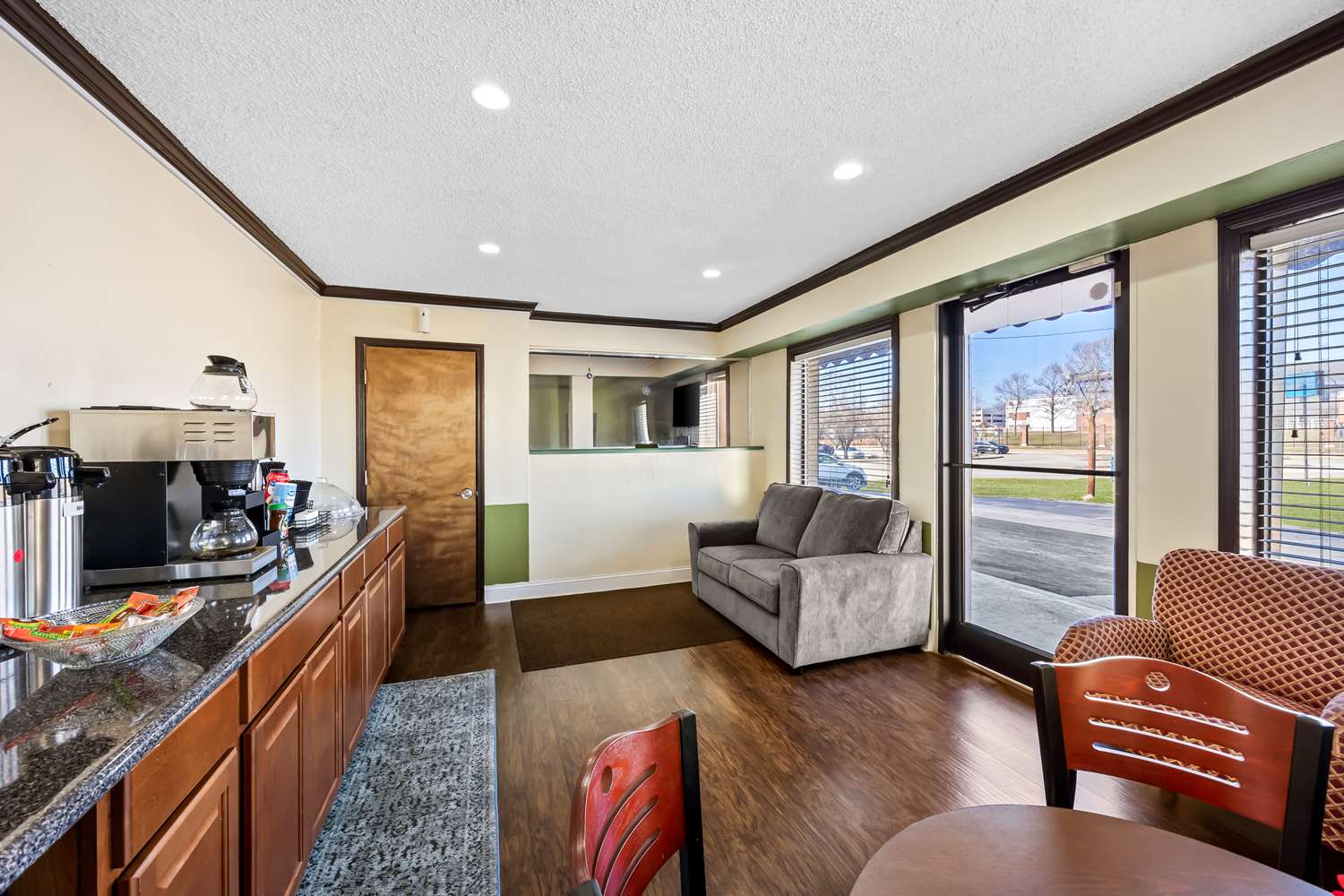 Americas Best Value Inn Ft Jackson 18/32