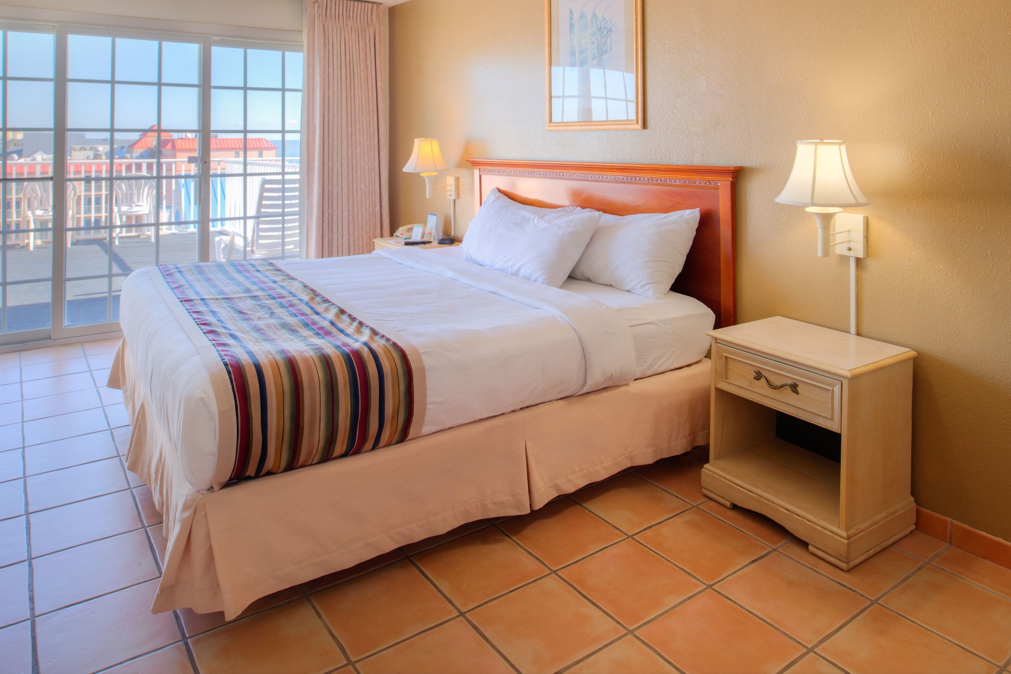 STANDARD, KING BED, PARTIAL OCEAN VIEW, SOFA