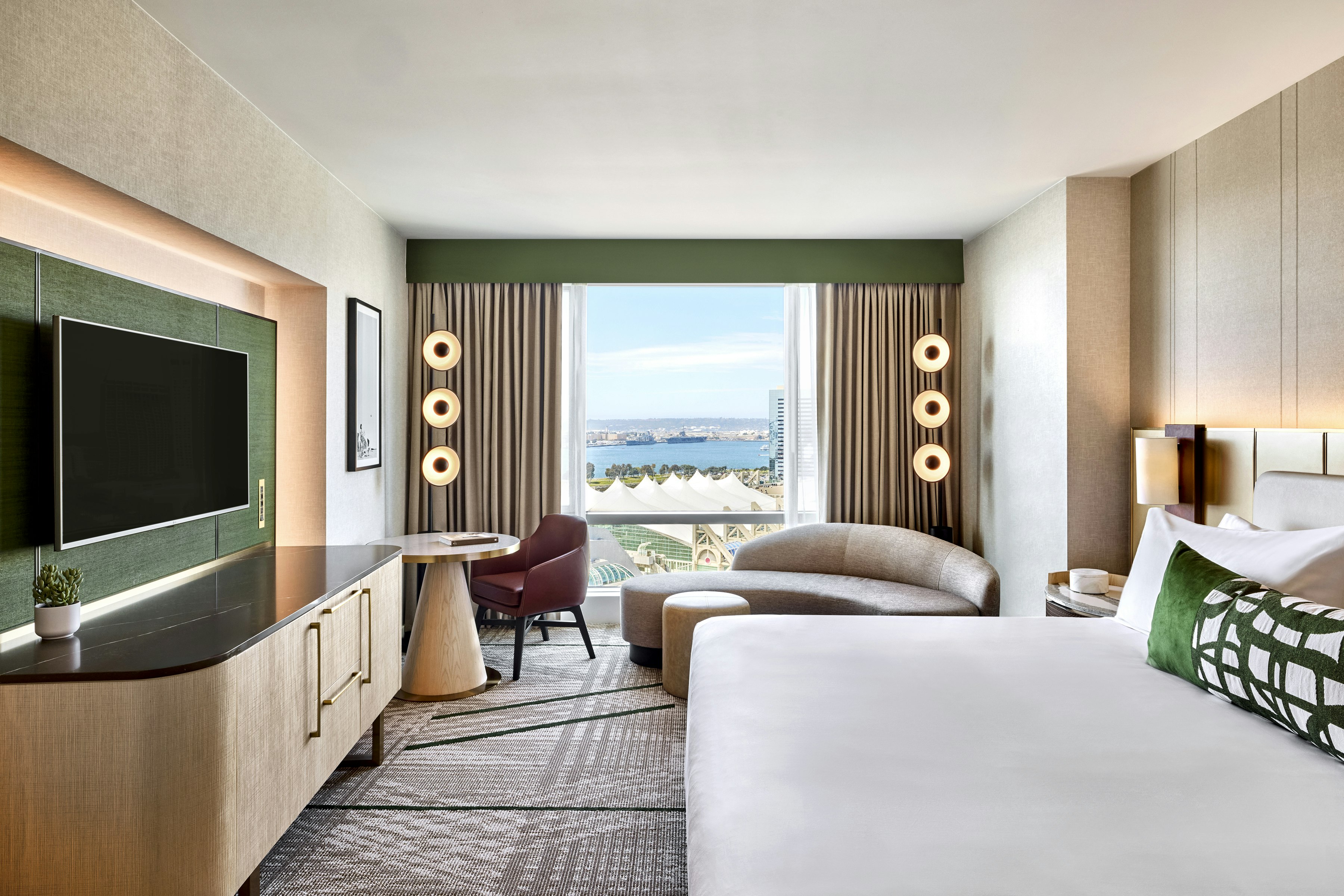 Premier, King Bed
