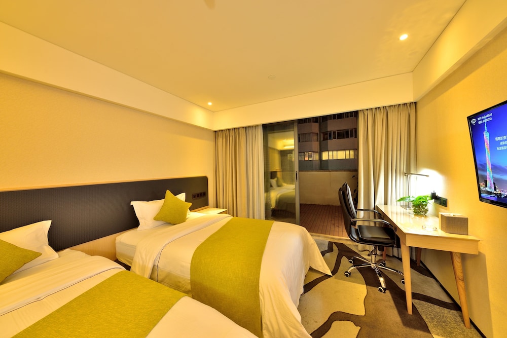 Haijun Hotel 8/50