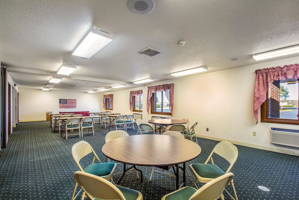 Motel6 Saukville, WI 45/54