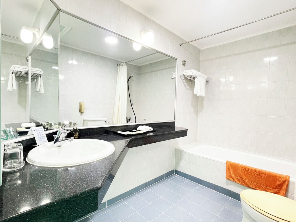 Bat Dat Hotel 49/51