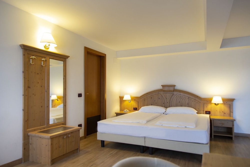 GOLF HOTEL 20/76