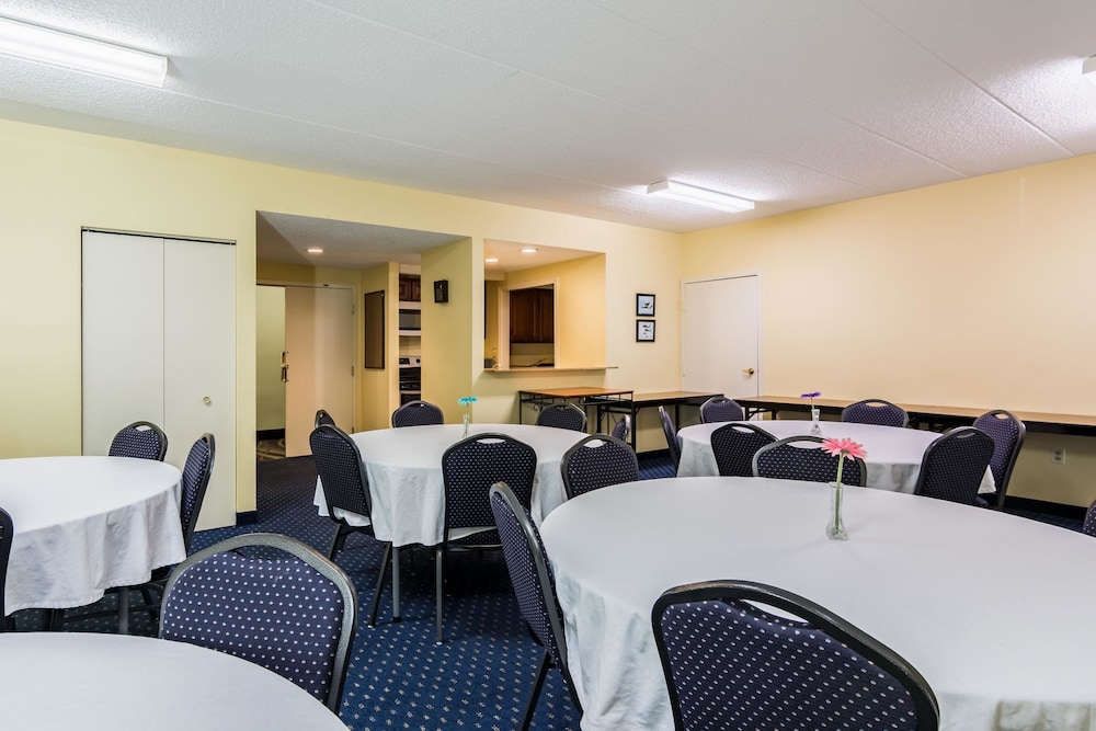 Fairfield by Marriott Inn & Suites Clinton 39/43