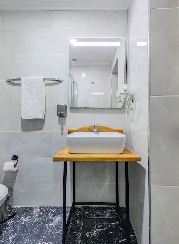 La Pazza Suites 50/50