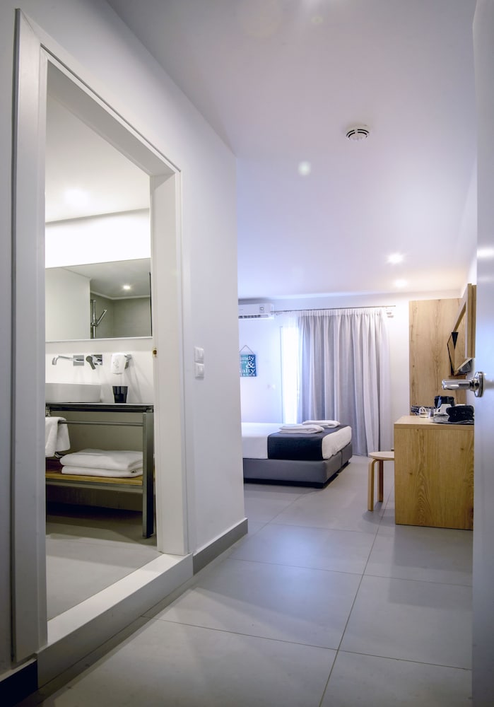 Zeus Hotels Neptuno Beach 8/69