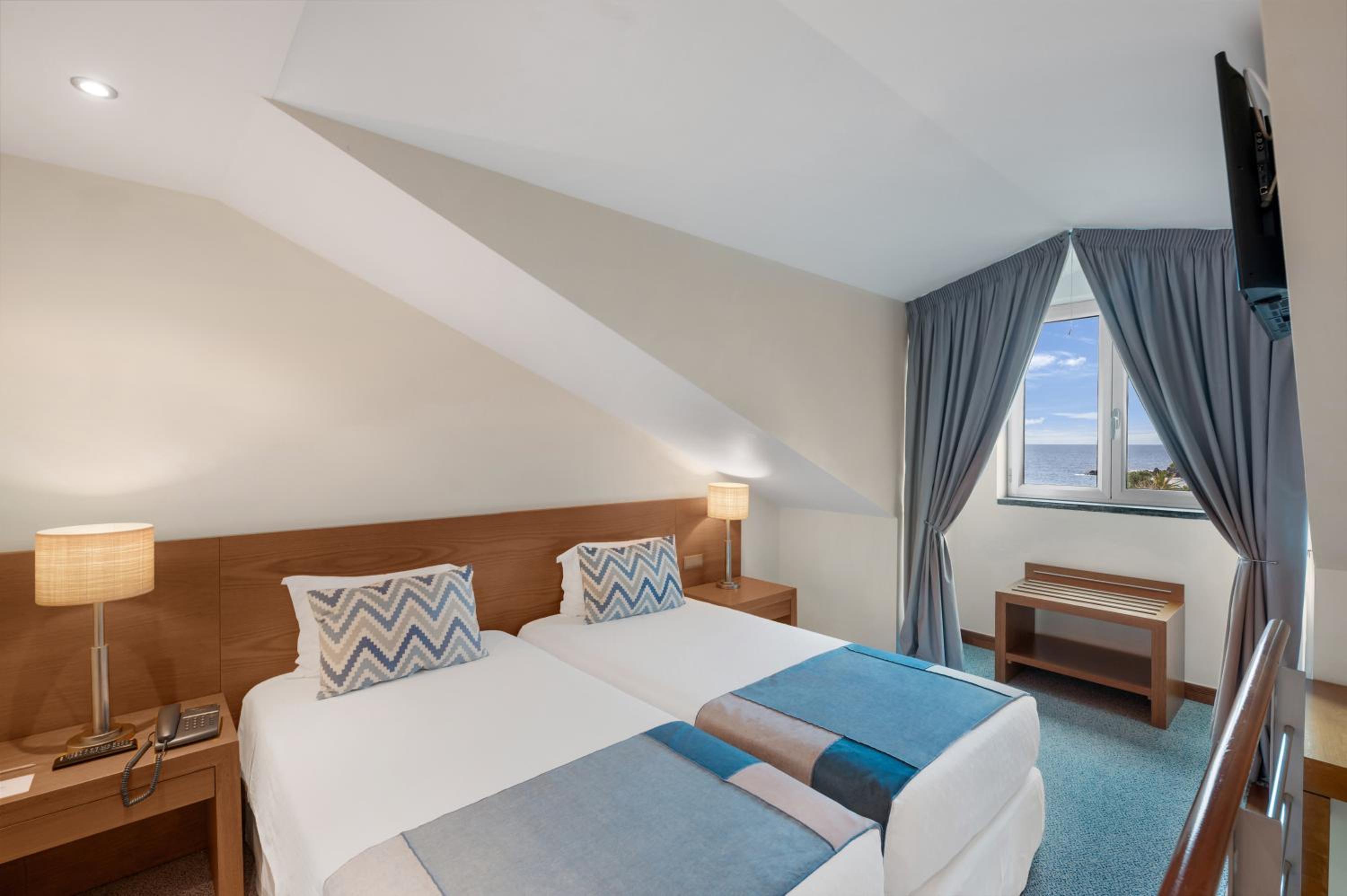 Junior Suite, Twin Beds, Garden and Sea View