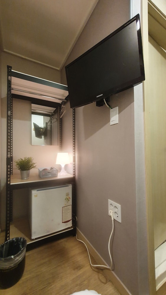 OYO Hostel Myeongdong 1 3/63