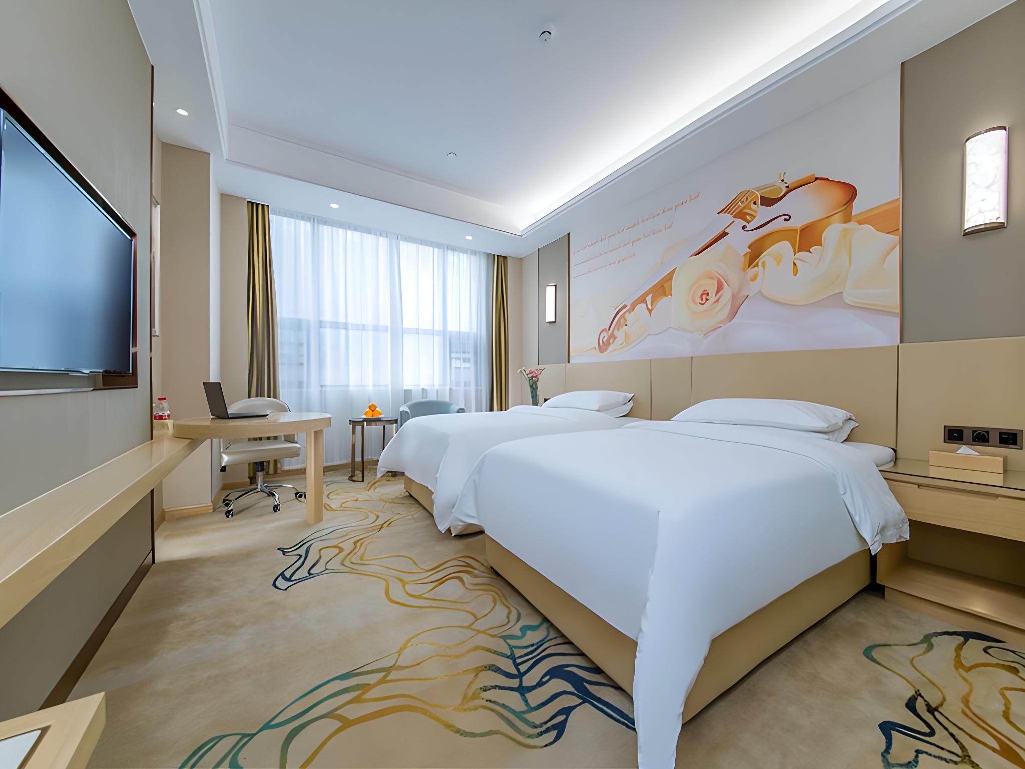 Vienna International Hotel (Huanggang Normal College Ruitian Plaza) 24/39