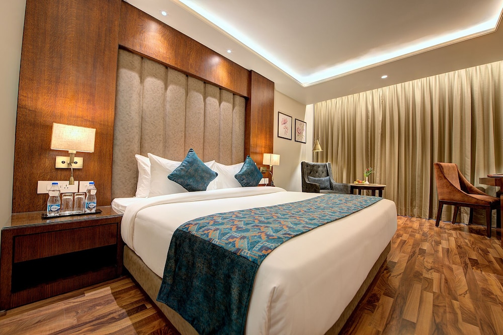 Deluxe, King Bed, Valley View, Balcony