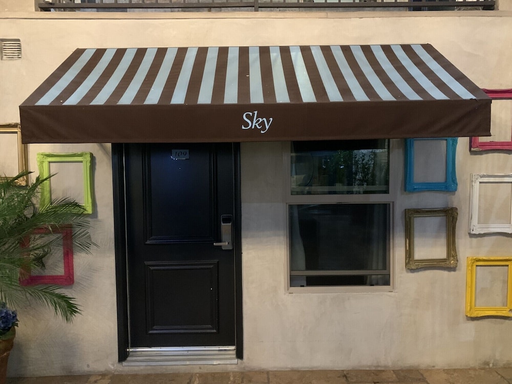 La Sky Boutique 2/70