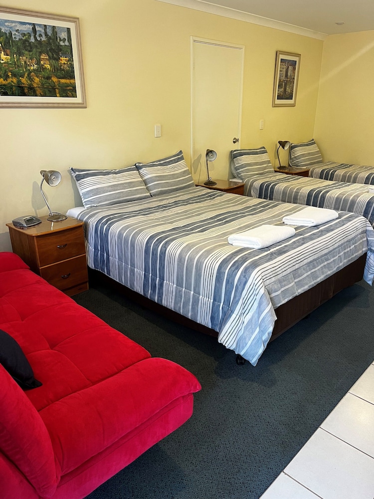 Emu Point Motel 20/70