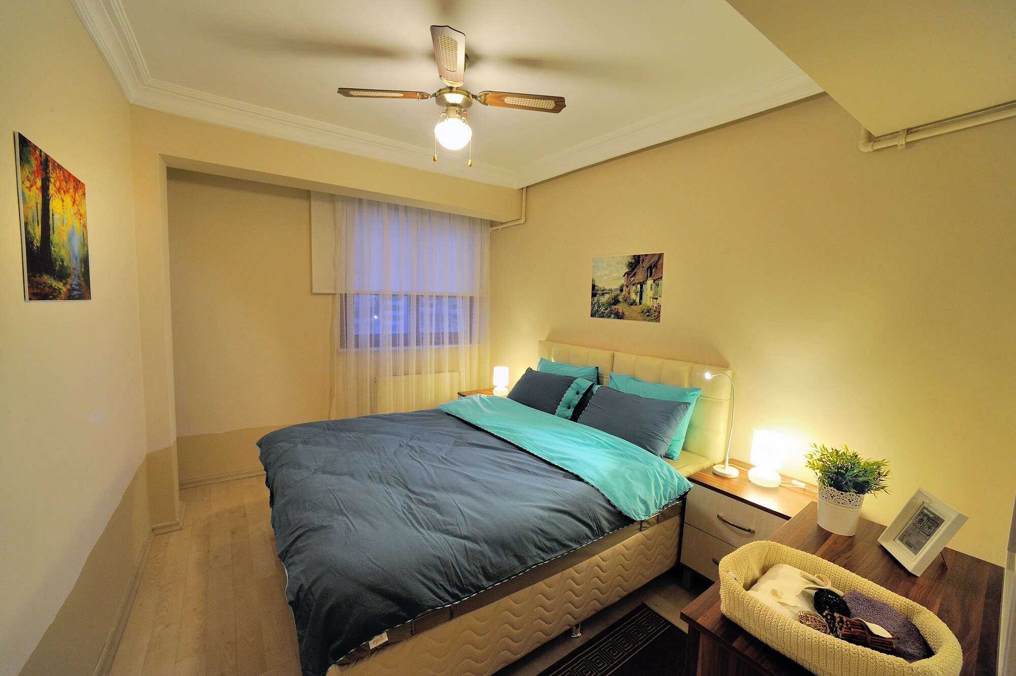FAMILY, APARTMENT, KING BED, CITY VIEW, SOFA, KITCHEN