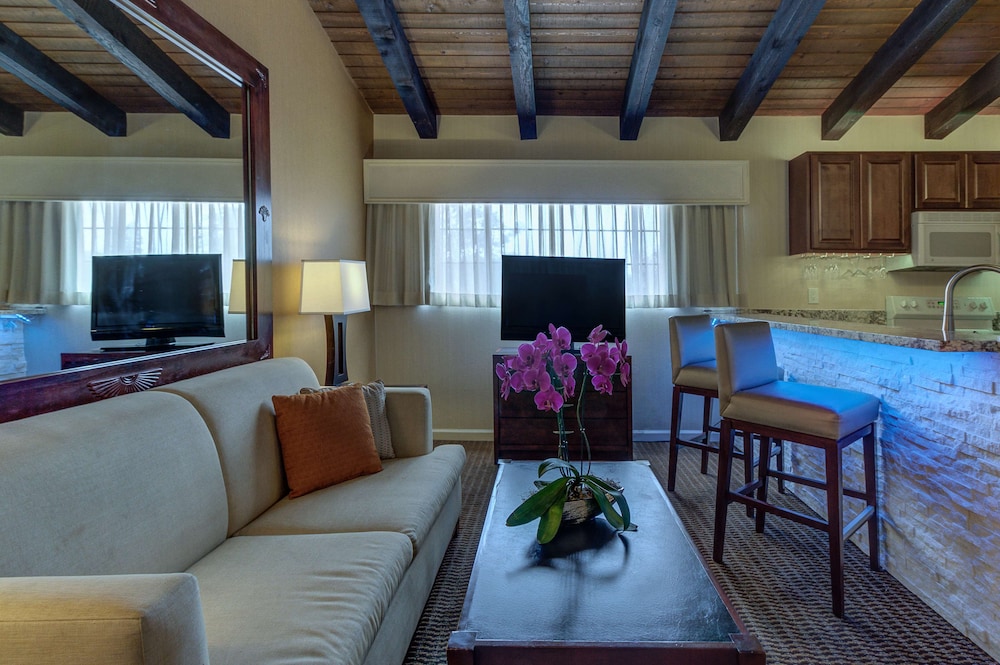 Best Western Plus Carpinteria Inn 29/42