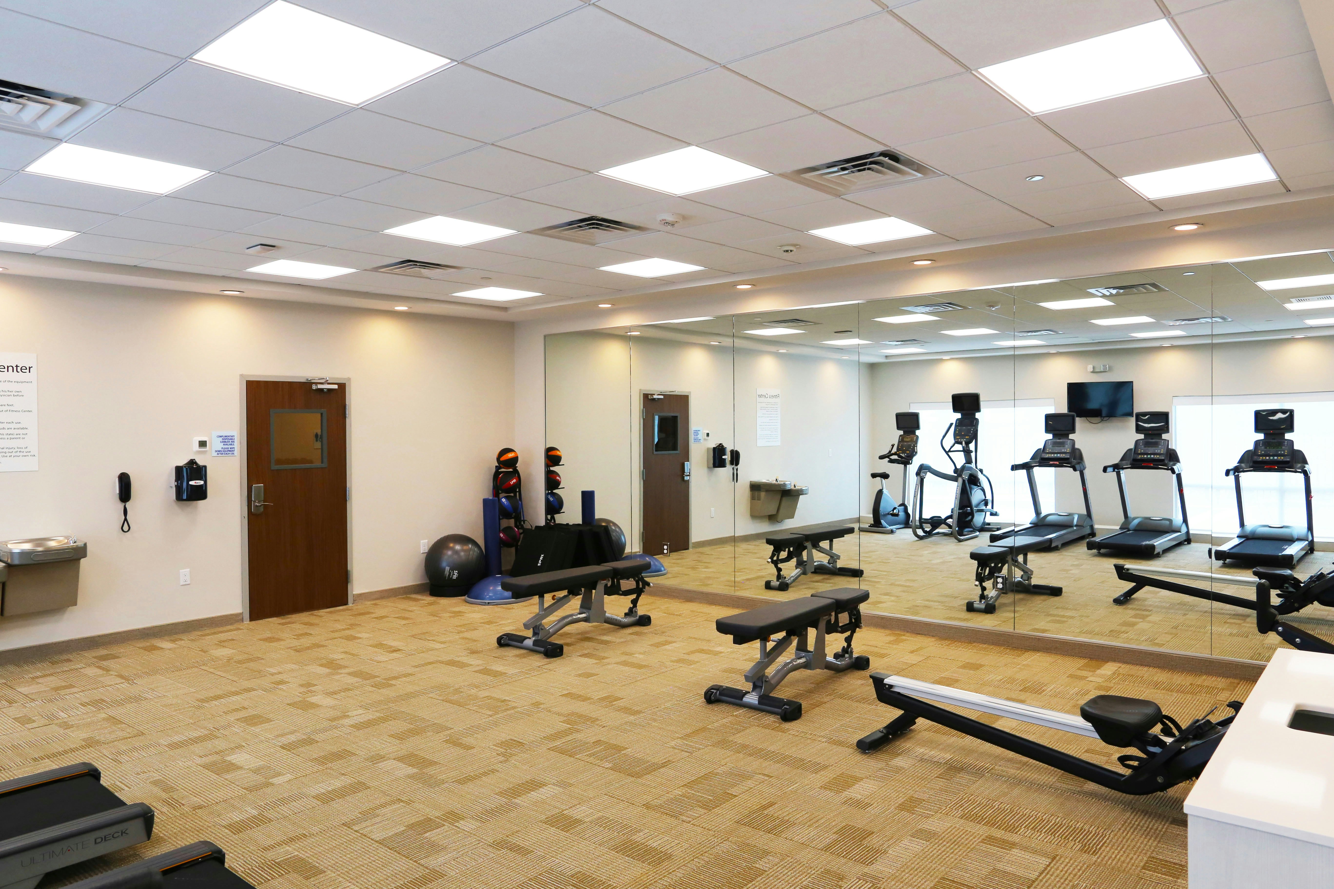 Holiday Inn Express Suites Houston Iah Beltway 8 42/65
