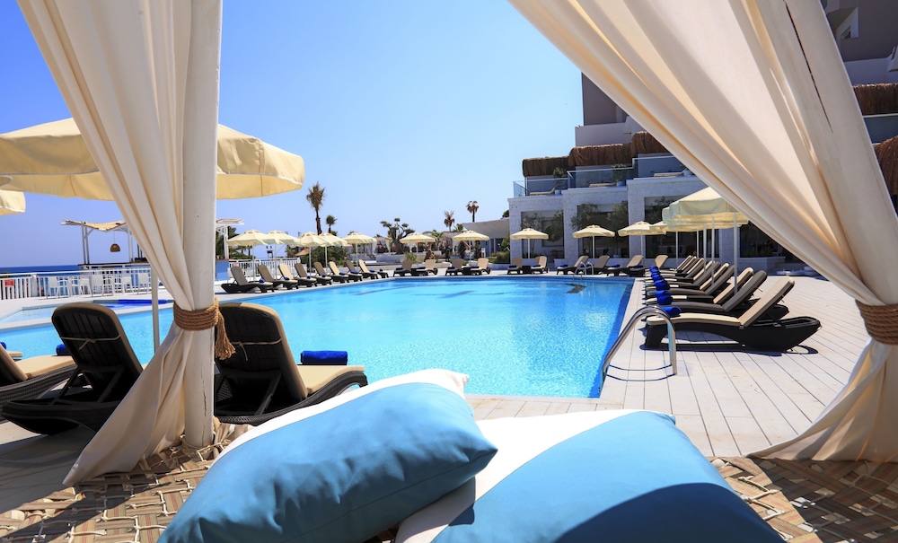 Design Plus Seya Beach Hotel 40/67