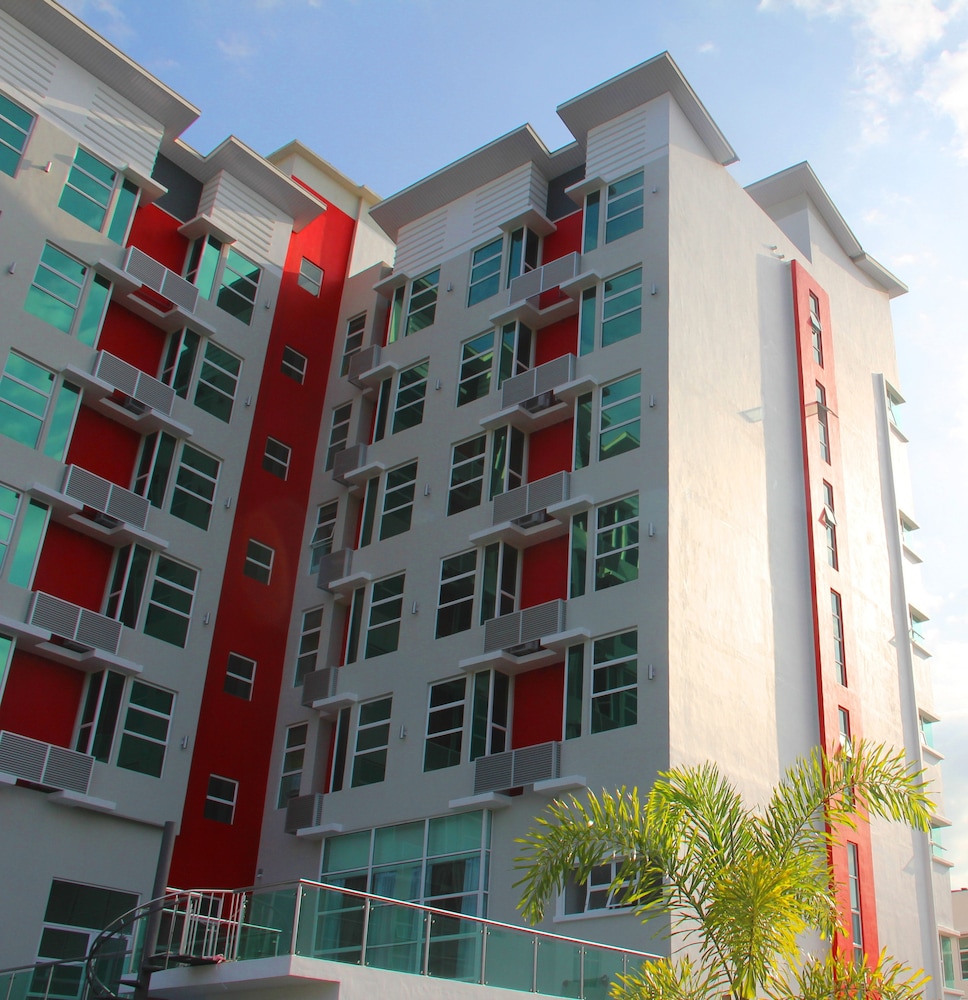 906 Premier Hotel 6/33