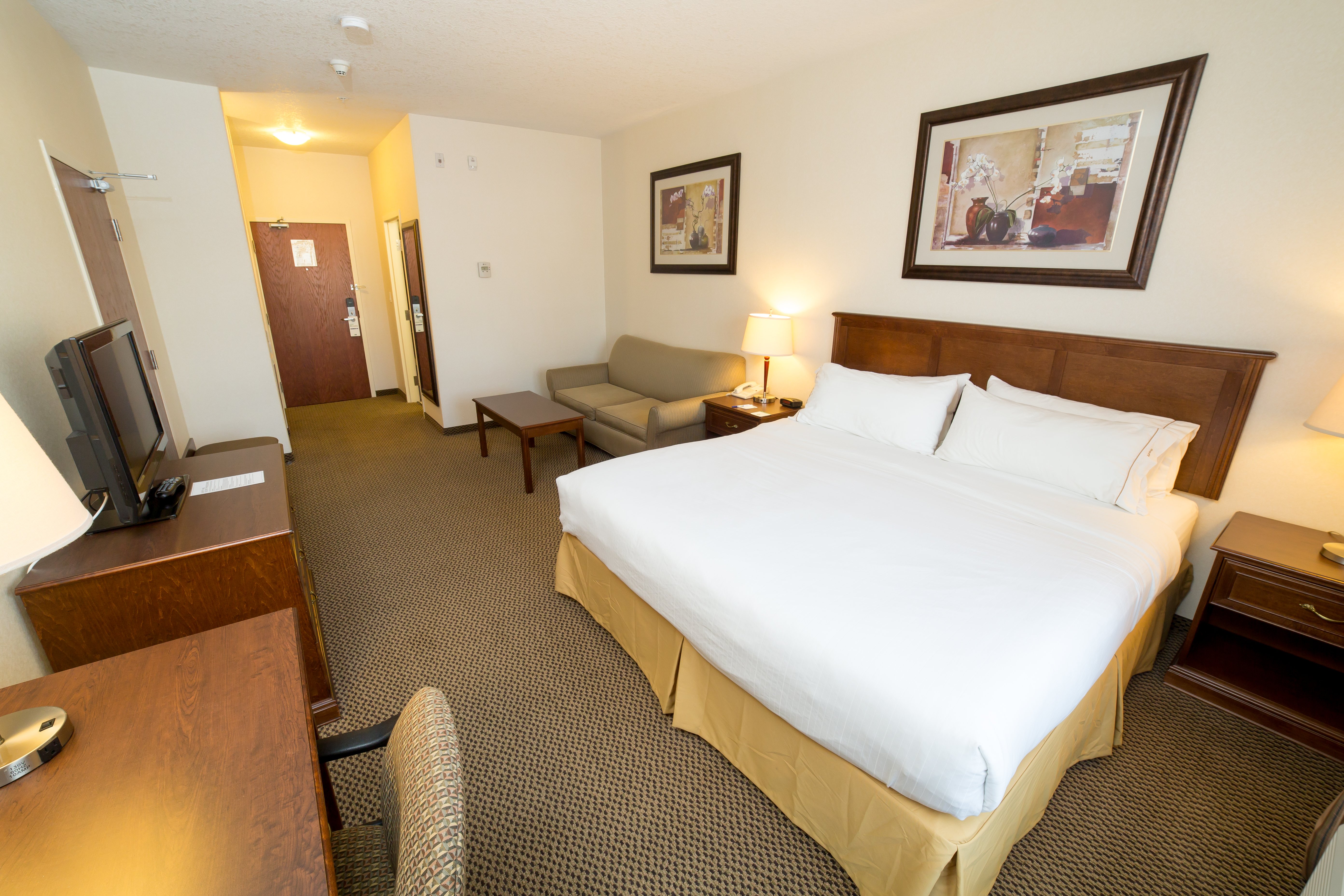 Holiday Inn Express Hotel & Suites Drayton Valley 16/50
