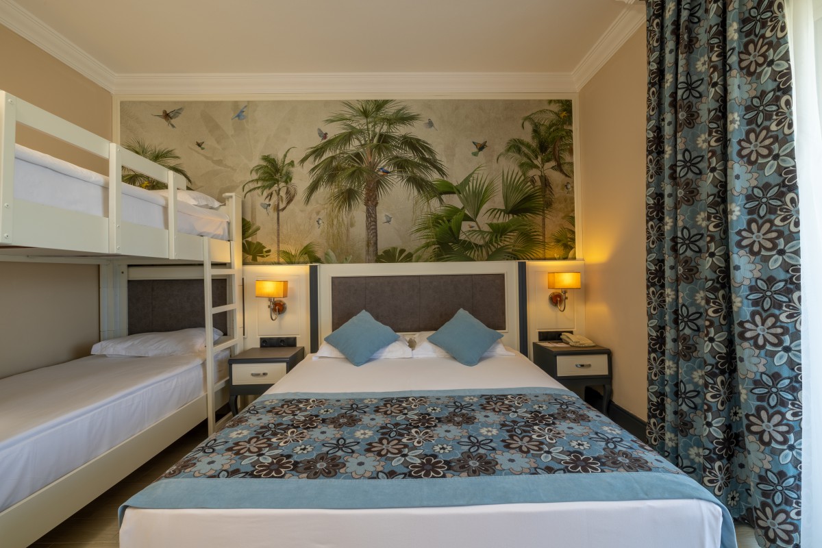 ROOM, BUNK BED