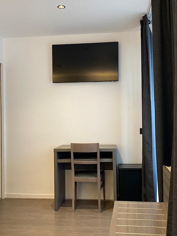 LUXOR BASTILLE HOTEL 53/61