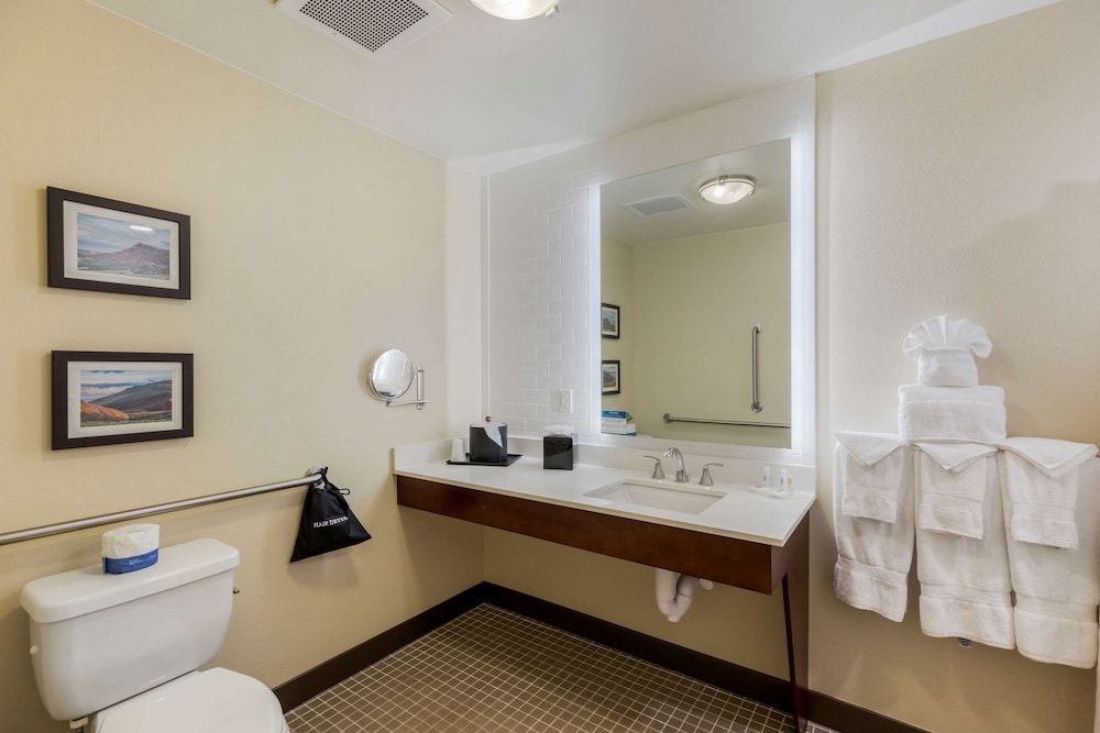 Comfort Suites Loveland 36/48