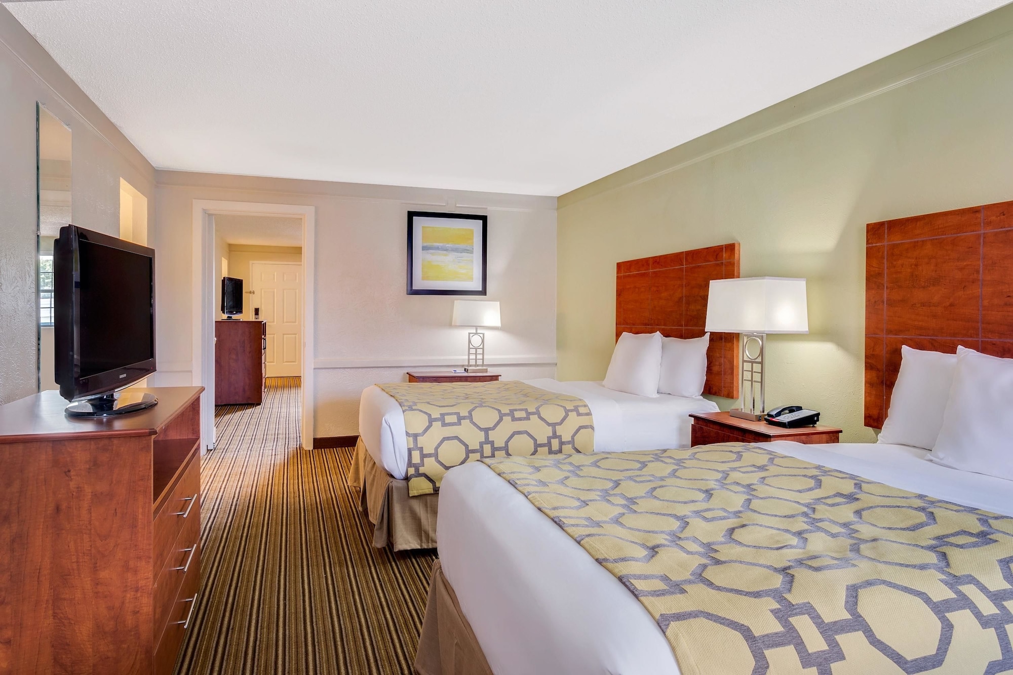 SUITE, MULTIPLE BEDS