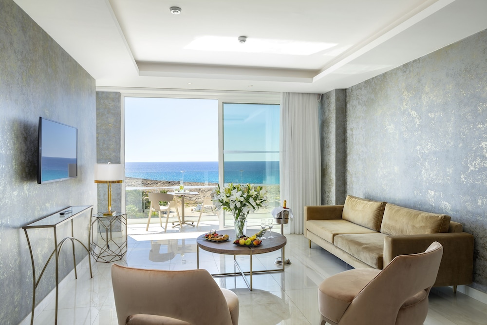Chrysomare Beach Hotel & Resort 47/68